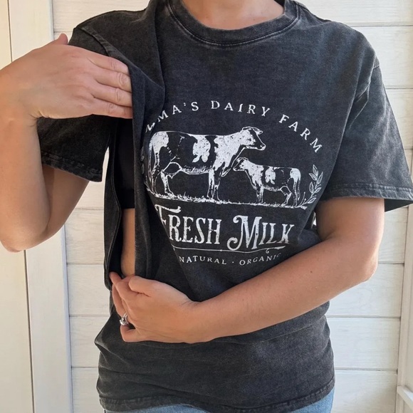 Mama’s Dairy Farm  Breastfeeding Black Fresh Milk Graphic T-Shirt - Picture 1 of 12